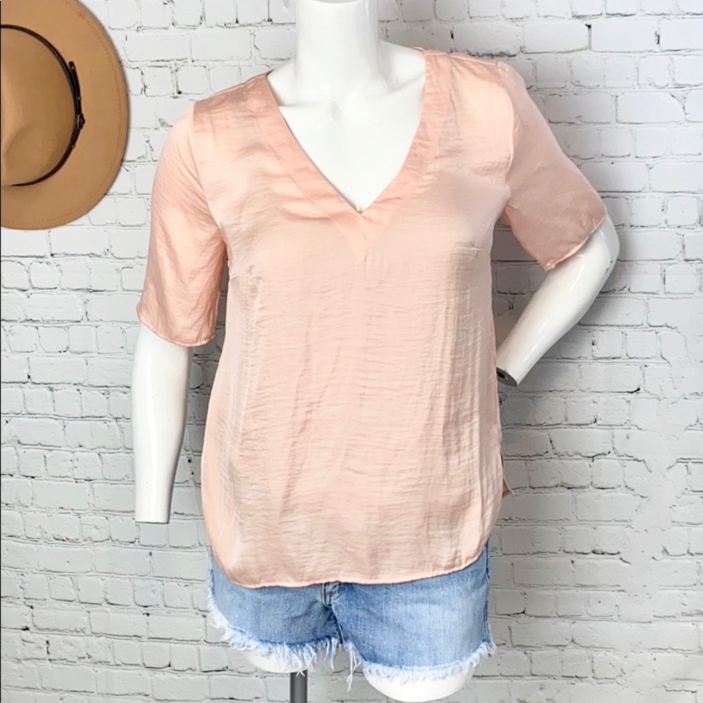 NWOT Kaari Blue Short Sleeve V-Neck Top